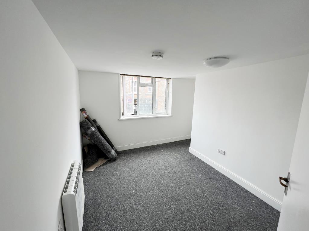 Lot: 42 - FREEHOLD INVESTMENT - FOUR, TWO-BEDROOM AND ONE, ONE-BEDROOM APARTMENTS -